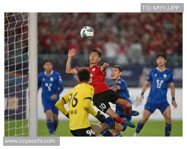 身高176厘米的足球天才球星带领球队征战绿茵场展现非凡技艺与领导力